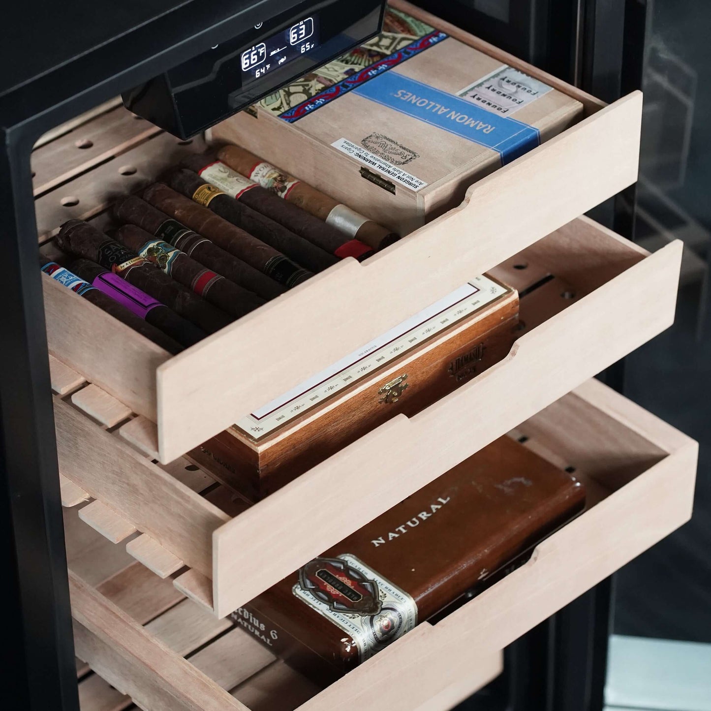 Whynter 4.2 cu.ft. Cigar Cabinet Cooler and Humidor with Humidity Temperature Control and Spanish Cedar Shelves